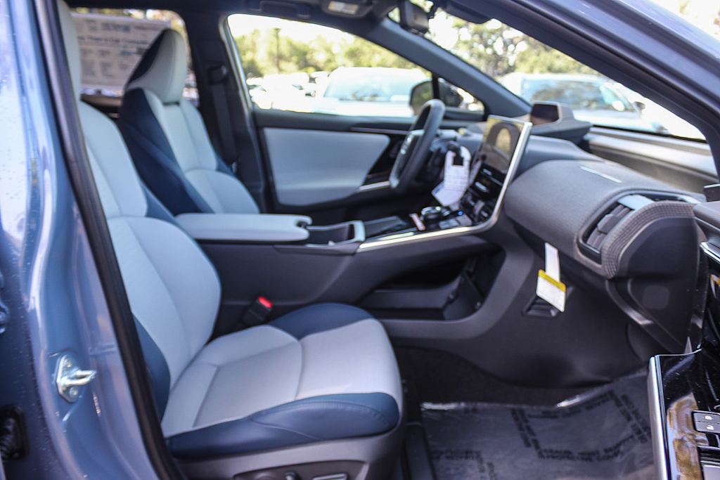 2025 Subaru Solterra Touring 10