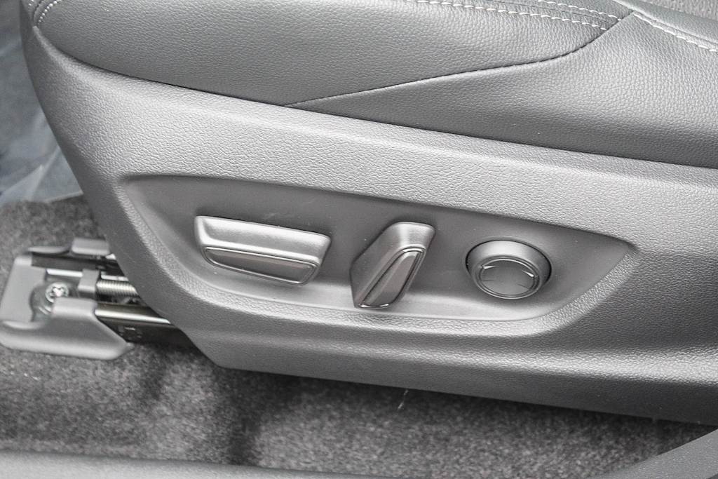 2025 Subaru Solterra Limited 25