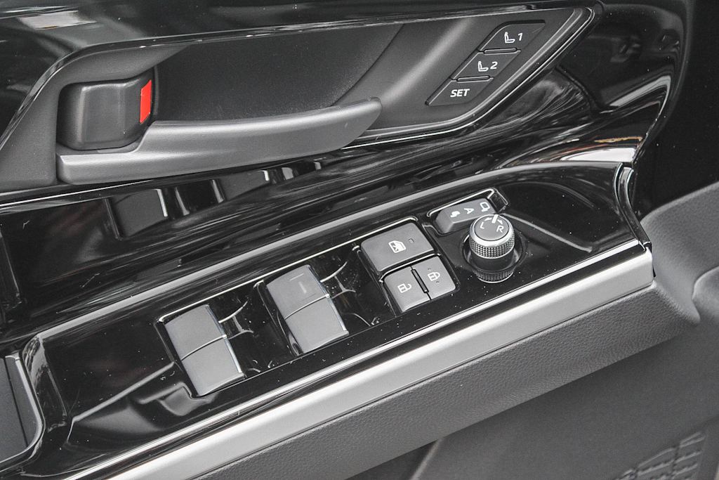2025 Subaru Solterra Limited 24