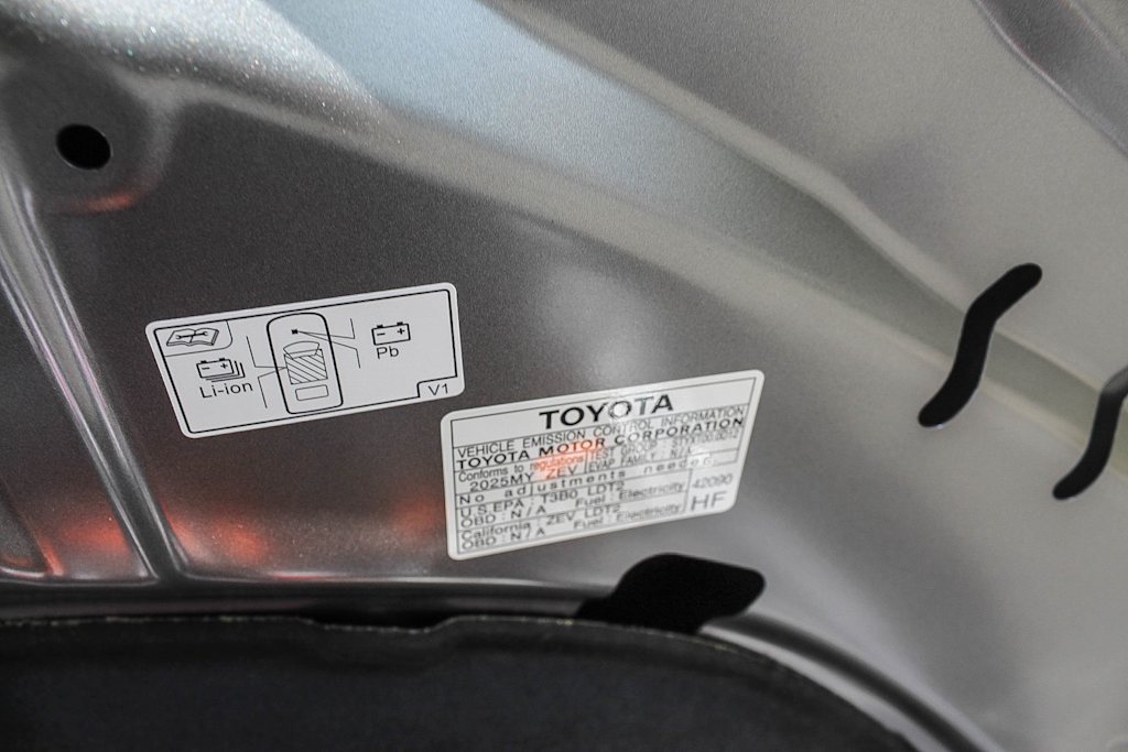 2025 Subaru Solterra Premium 15