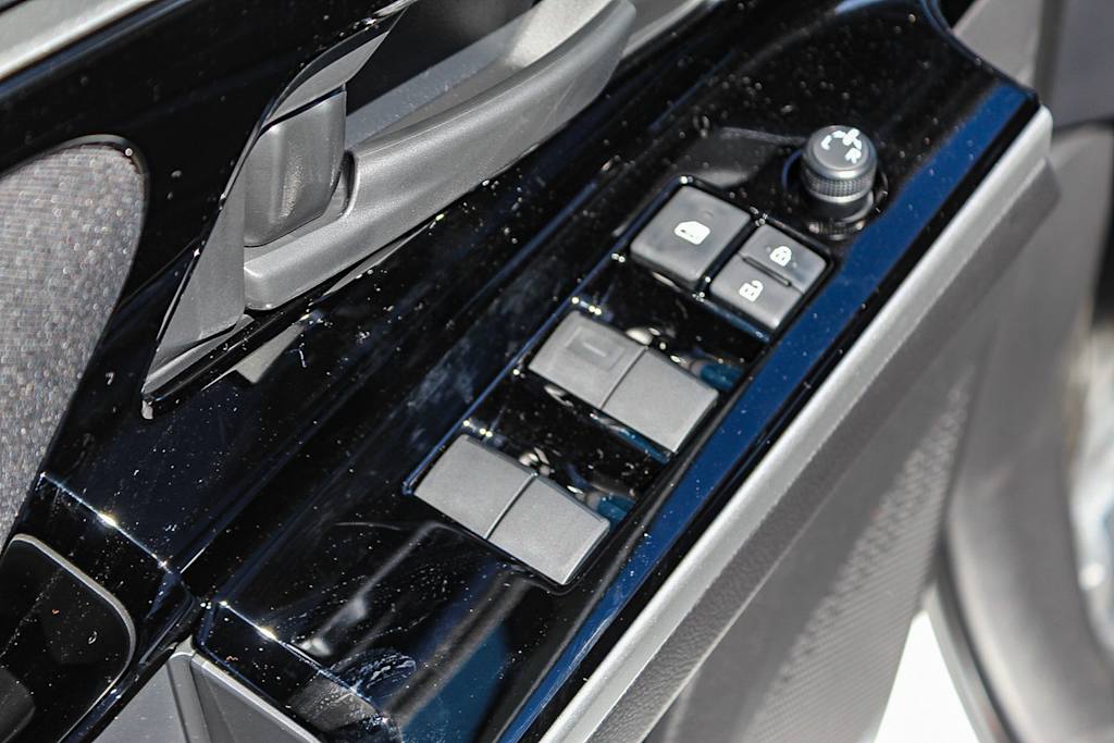 2025 Subaru Solterra Premium 23