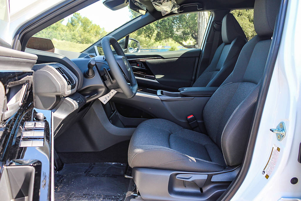2025 Subaru Solterra Premium 11