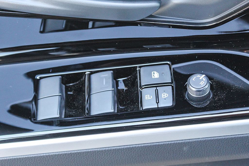 Thumbnail: 2025 Subaru Solterra - 23