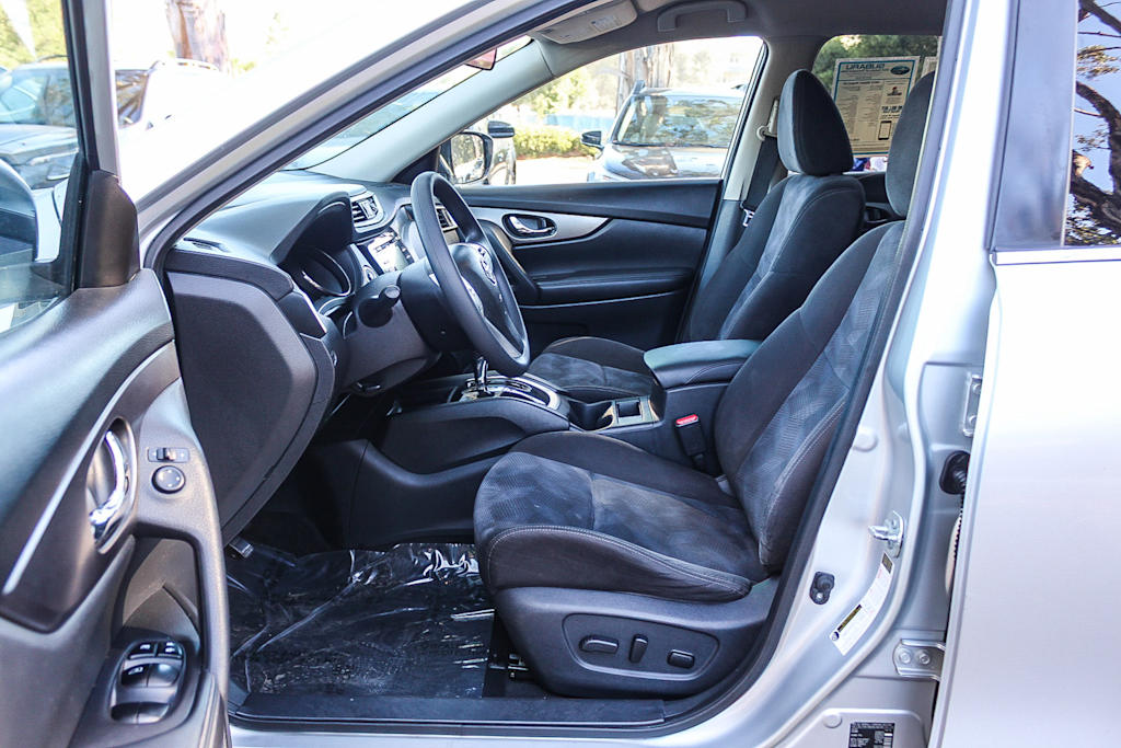 Thumbnail: 2015 Nissan Rogue - 9
