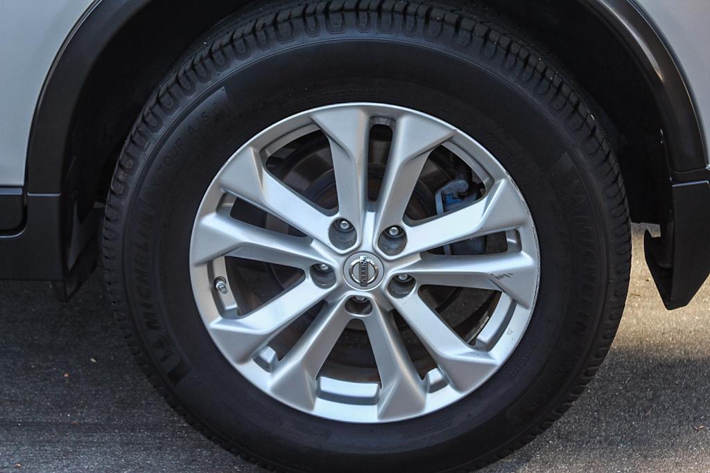 Thumbnail: 2015 Nissan Rogue - 17