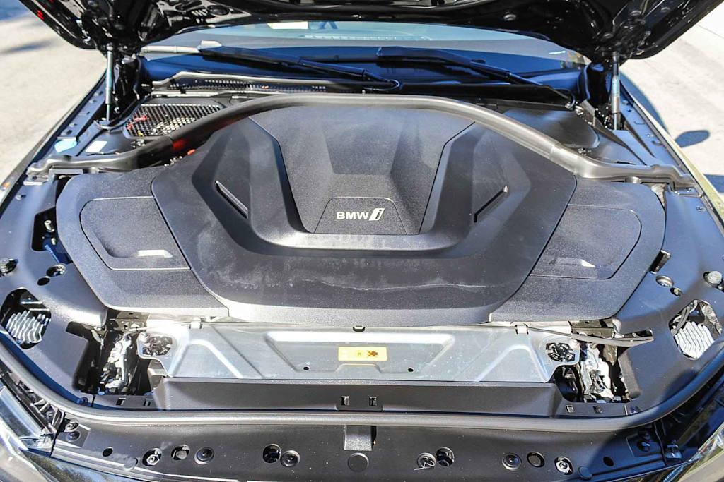 Thumbnail: 2023 BMW i4 - 8
