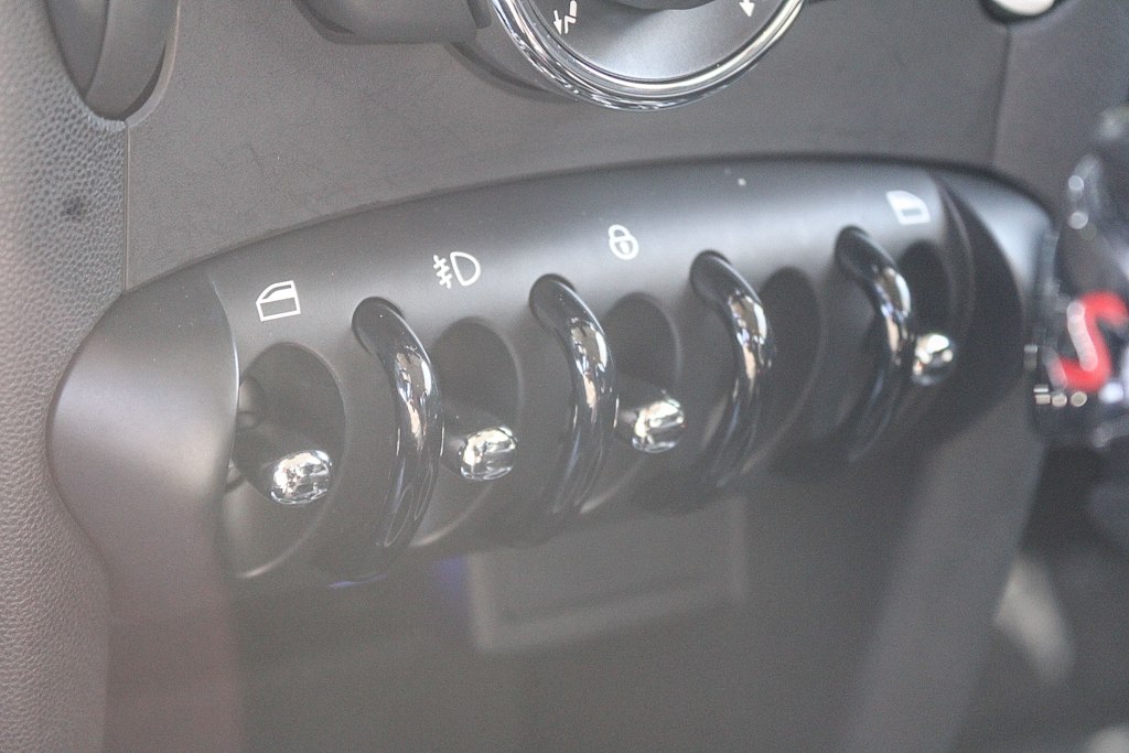 Thumbnail: 2013 MINI Cooper - 23