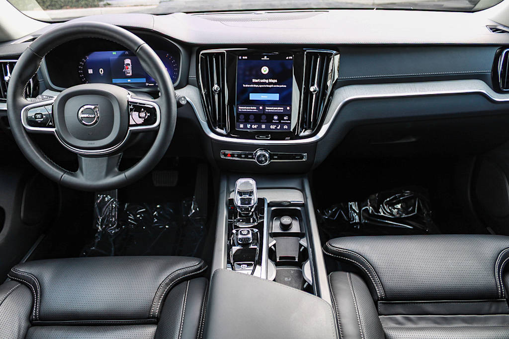 Thumbnail: 2025 Volvo V60 - 2