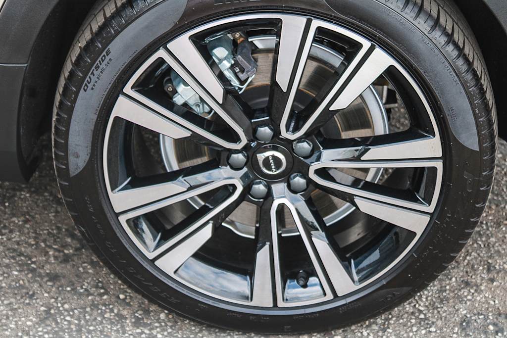 Thumbnail: 2025 Volvo V60 - 22