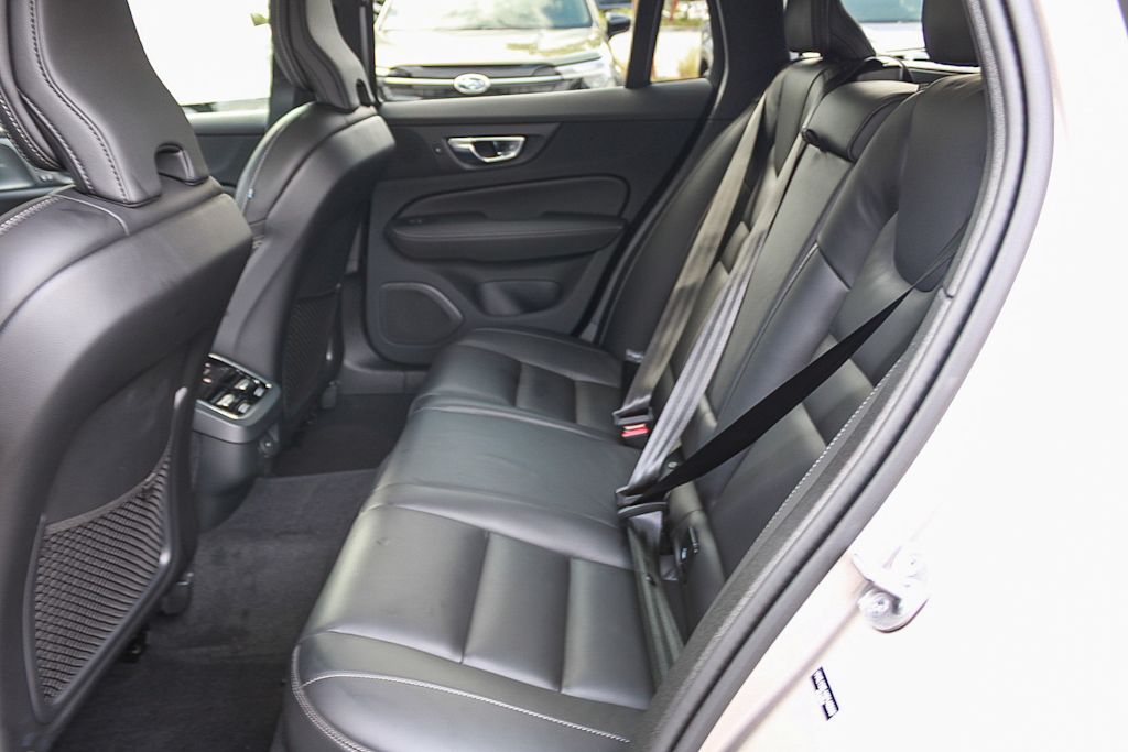 Thumbnail: 2025 Volvo V60 - 12