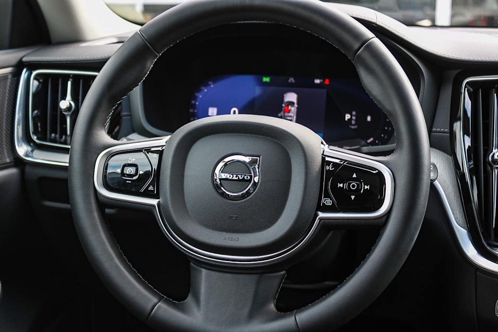 Thumbnail: 2025 Volvo V60 - 9