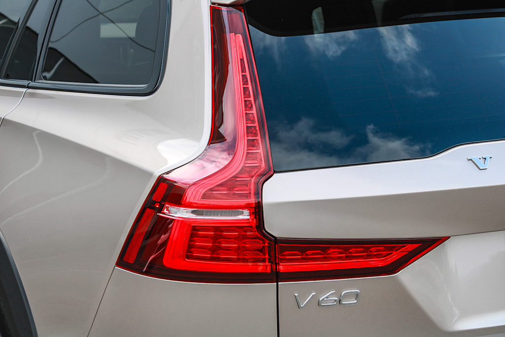 Thumbnail: 2025 Volvo V60 - 20