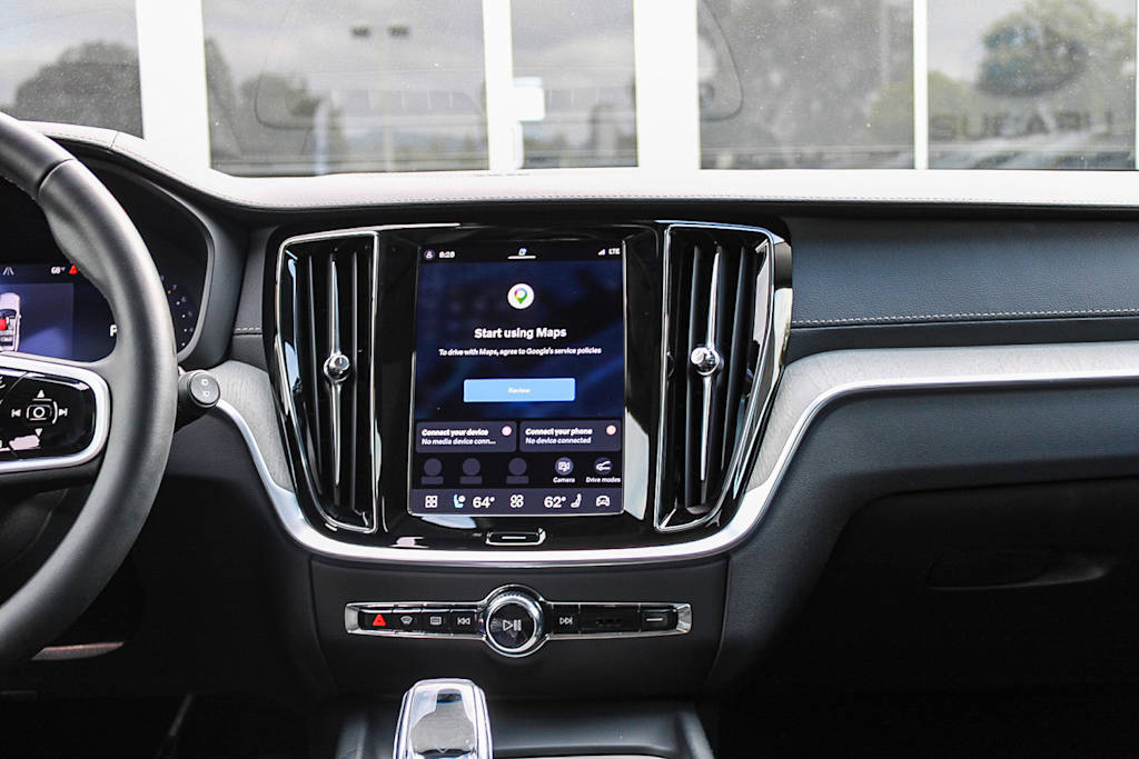 Thumbnail: 2025 Volvo V60 - 13