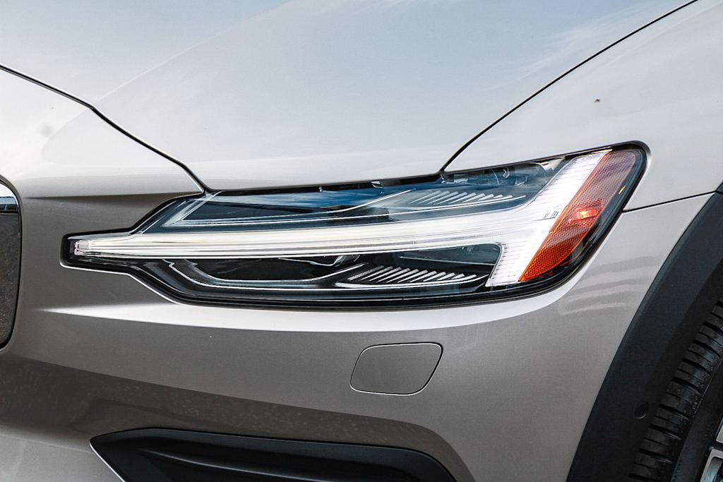 Thumbnail: 2025 Volvo V60 - 21