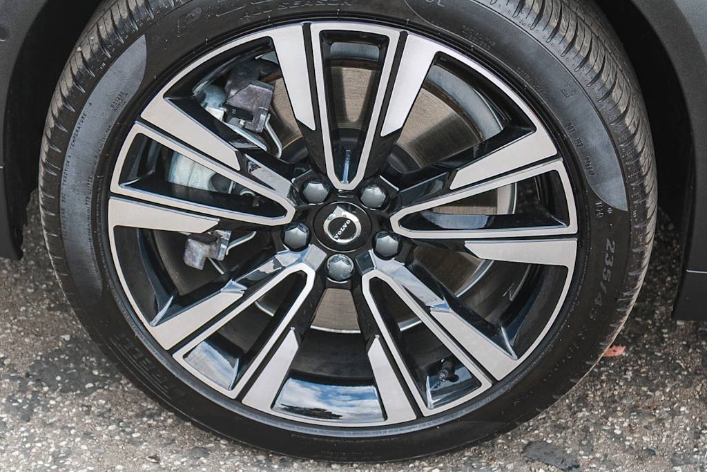 Thumbnail: 2025 Volvo V60 - 7