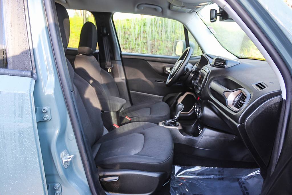 Thumbnail: 2016 Jeep Renegade - 10