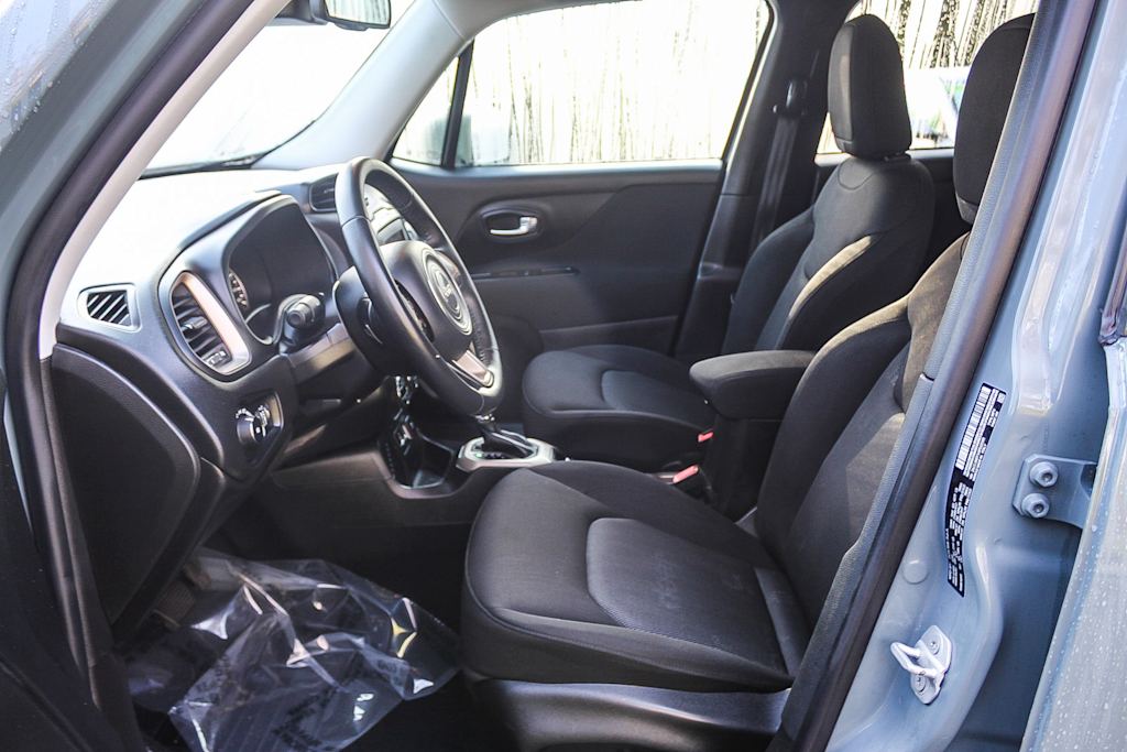 Thumbnail: 2016 Jeep Renegade - 11