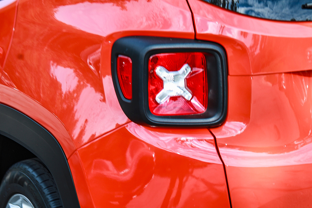 Thumbnail: 2021 Jeep Renegade - 19