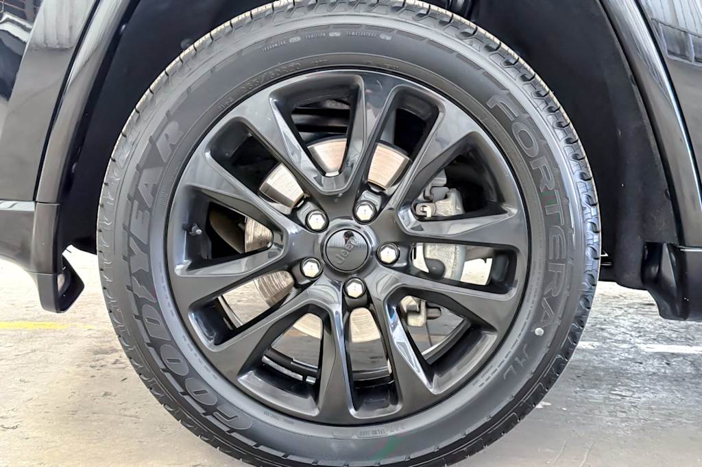 Thumbnail: 2020 Jeep Grand Cherokee - 8