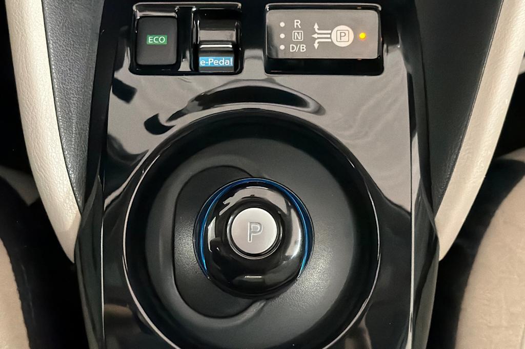 Thumbnail: 2018 Nissan Leaf - 25