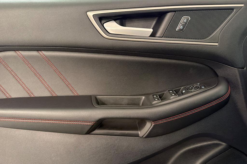Thumbnail: 2022 Ford Edge - 21