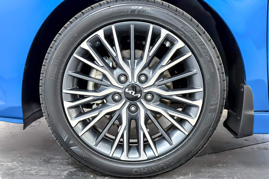 Thumbnail: 2023 Kia Forte - 8