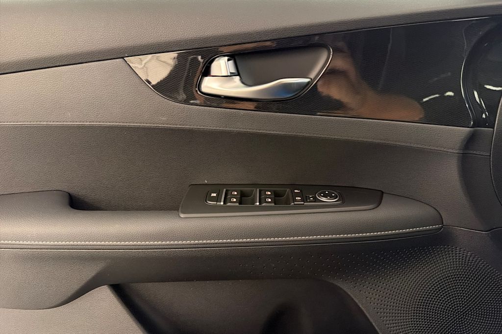 Thumbnail: 2023 Kia Forte - 20