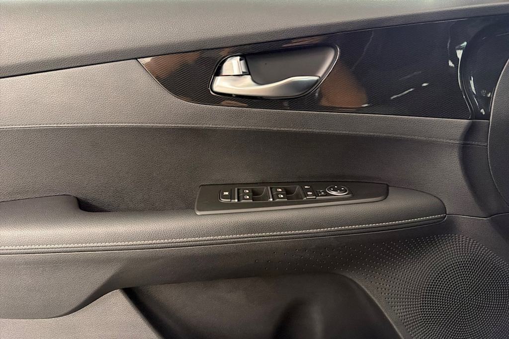 Thumbnail: 2023 Kia Forte - 20