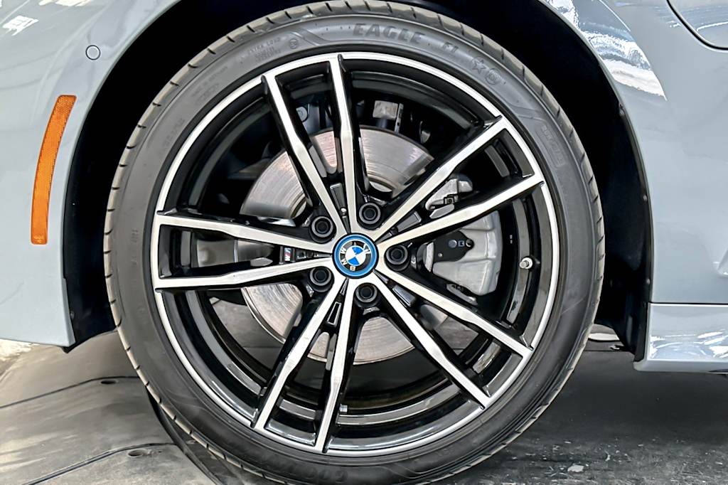 2024 BMW 3 Series 330e 7
