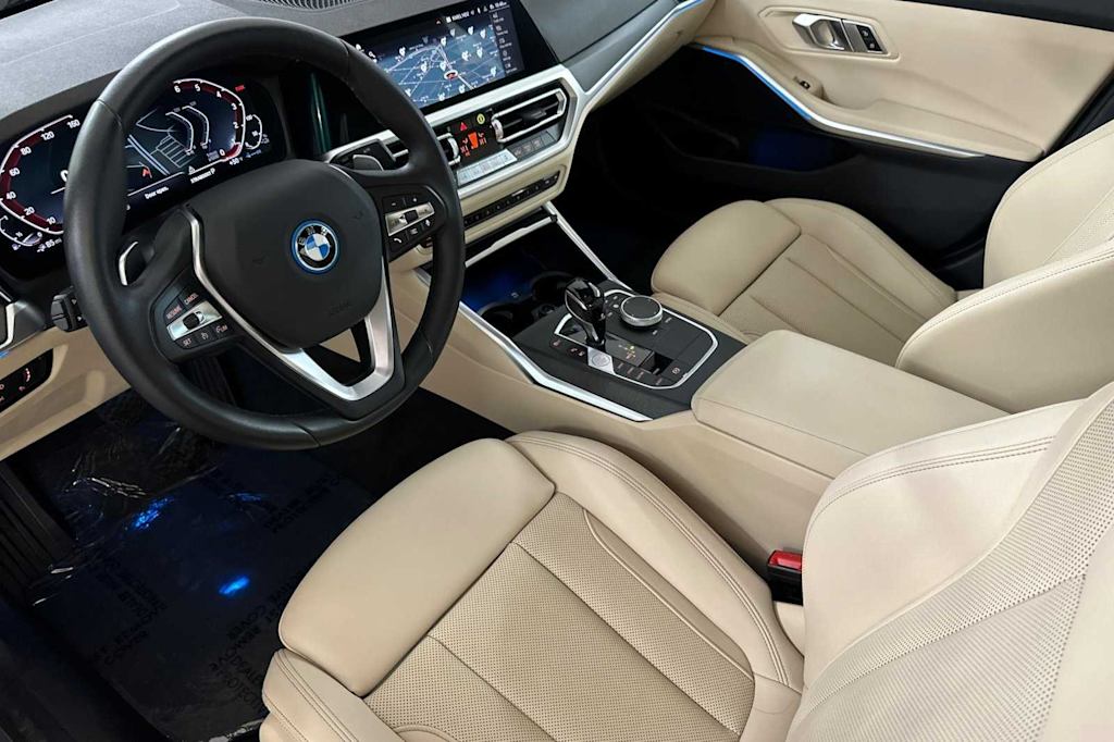 2022 BMW 3 Series 330e 9