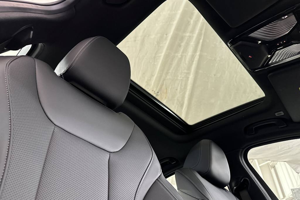 Thumbnail: 2025 BMW 3 Series - 21