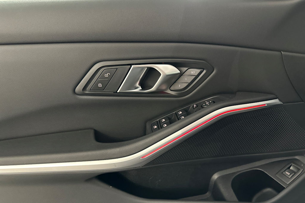 Thumbnail: 2025 BMW 3 Series - 19