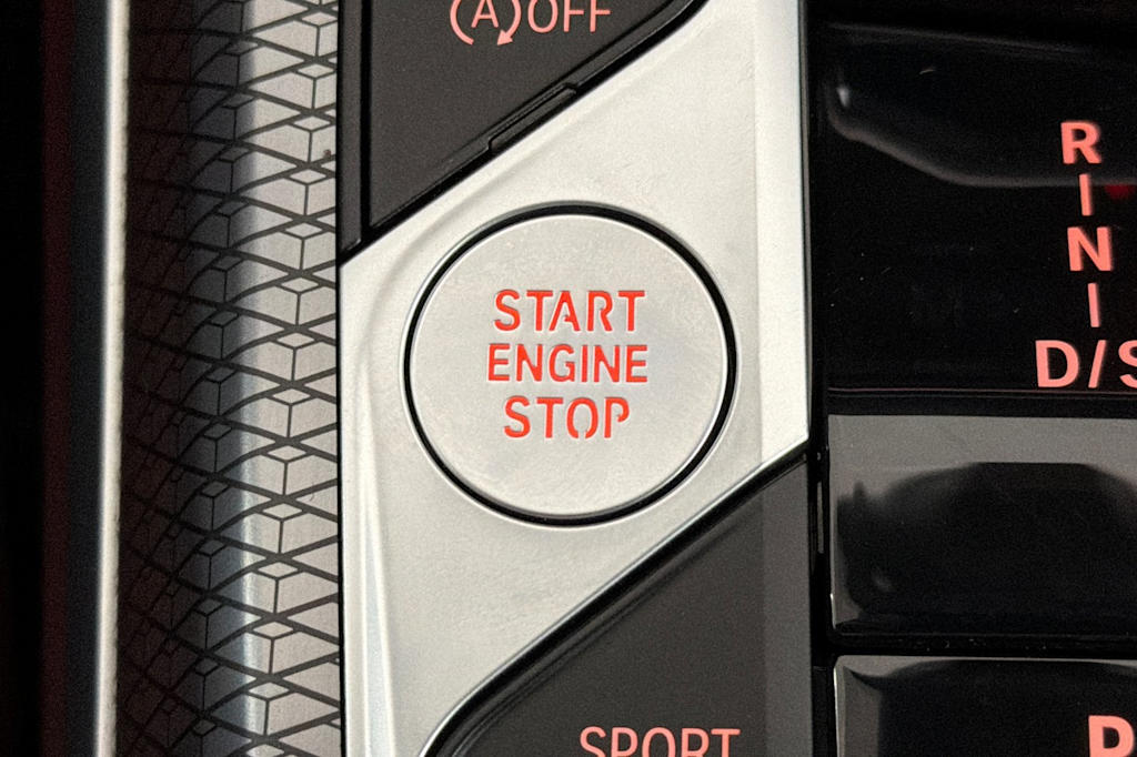 Thumbnail: 2025 BMW 3 Series - 25