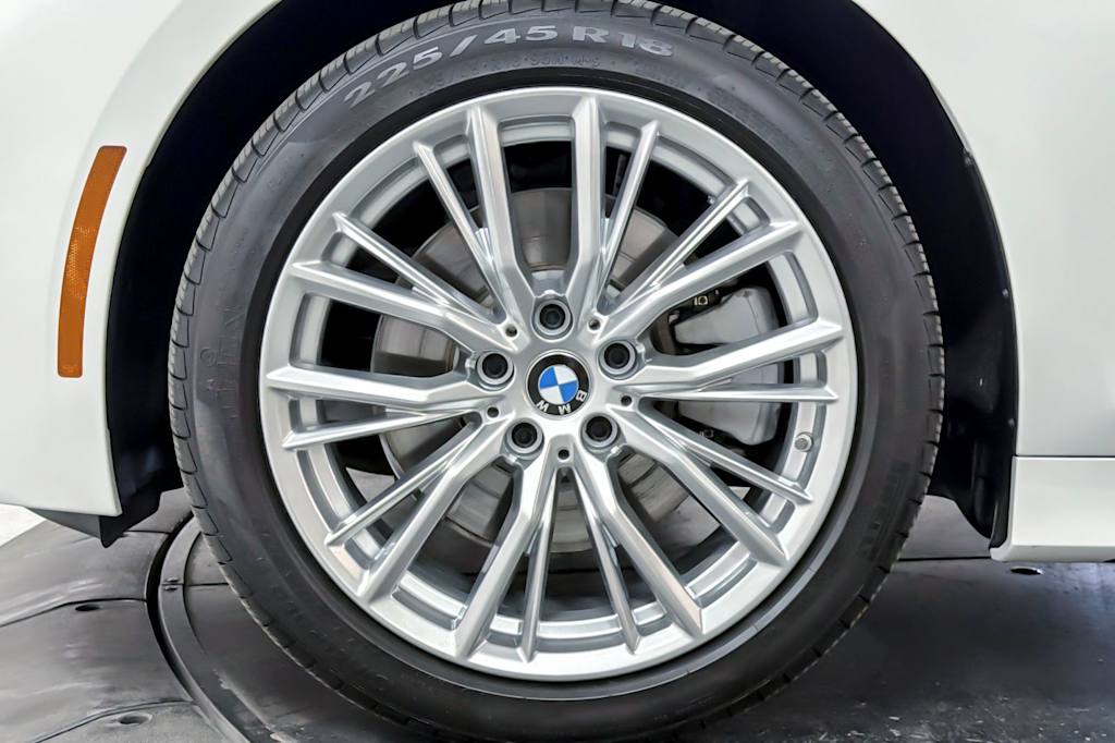 Thumbnail: 2024 BMW 3 Series - 8