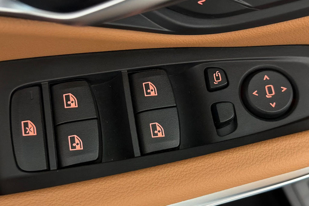 Thumbnail: 2024 BMW 3 Series - 22