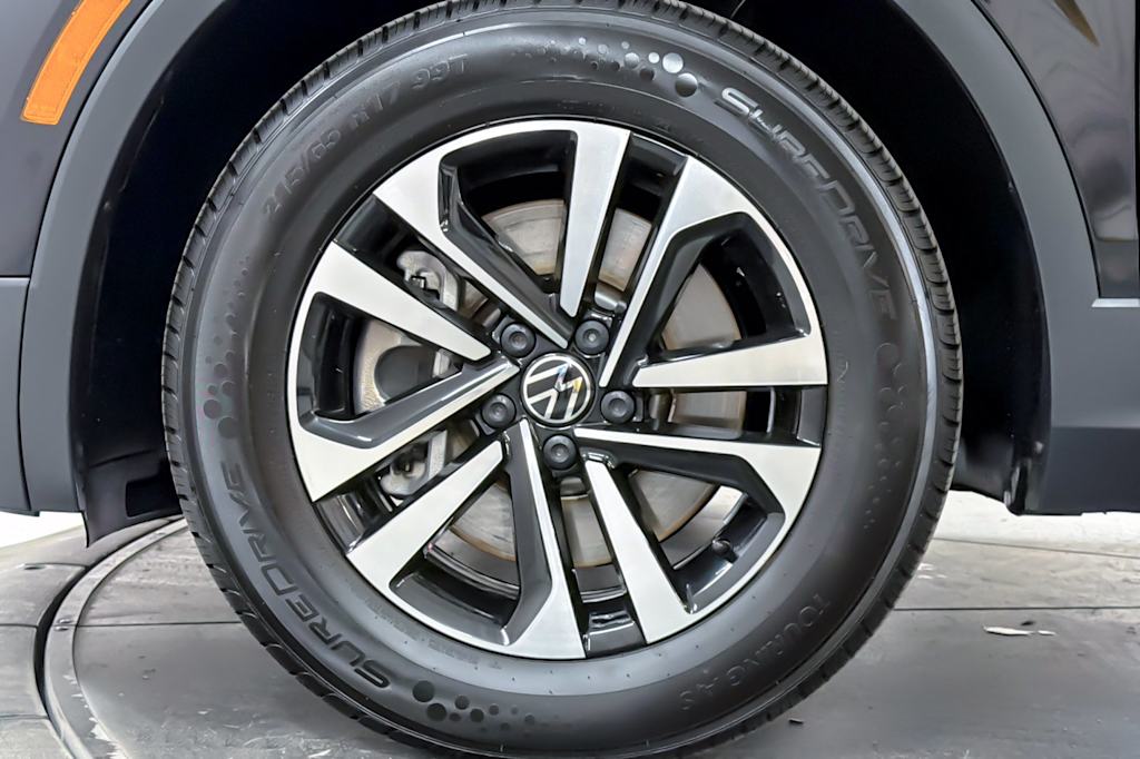 Thumbnail: 2023 Volkswagen Tiguan - 7