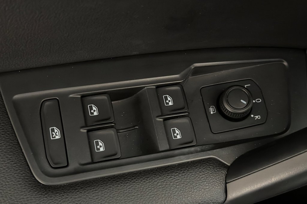 Thumbnail: 2023 Volkswagen Tiguan - 21
