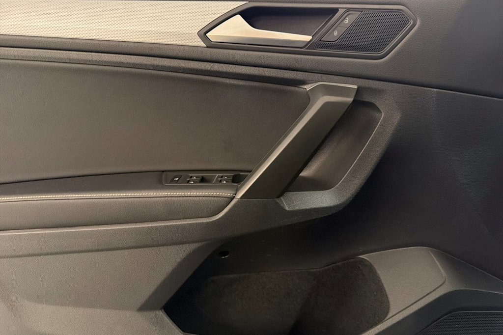 Thumbnail: 2023 Volkswagen Tiguan - 20