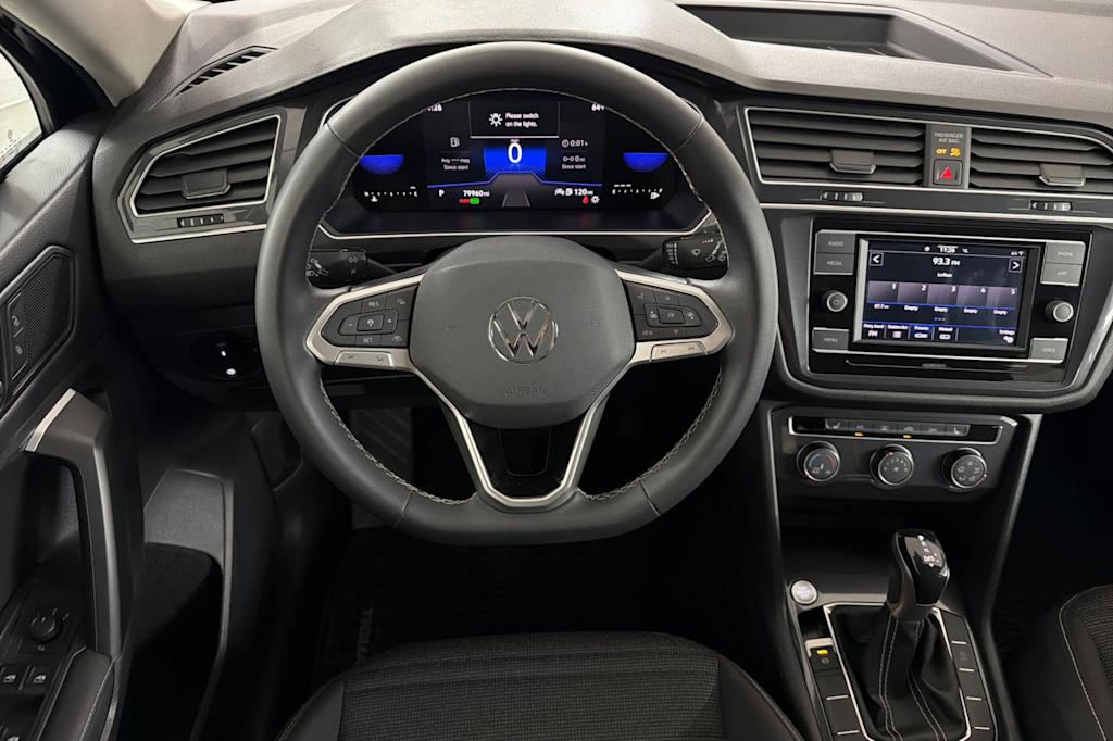 Thumbnail: 2023 Volkswagen Tiguan - 10