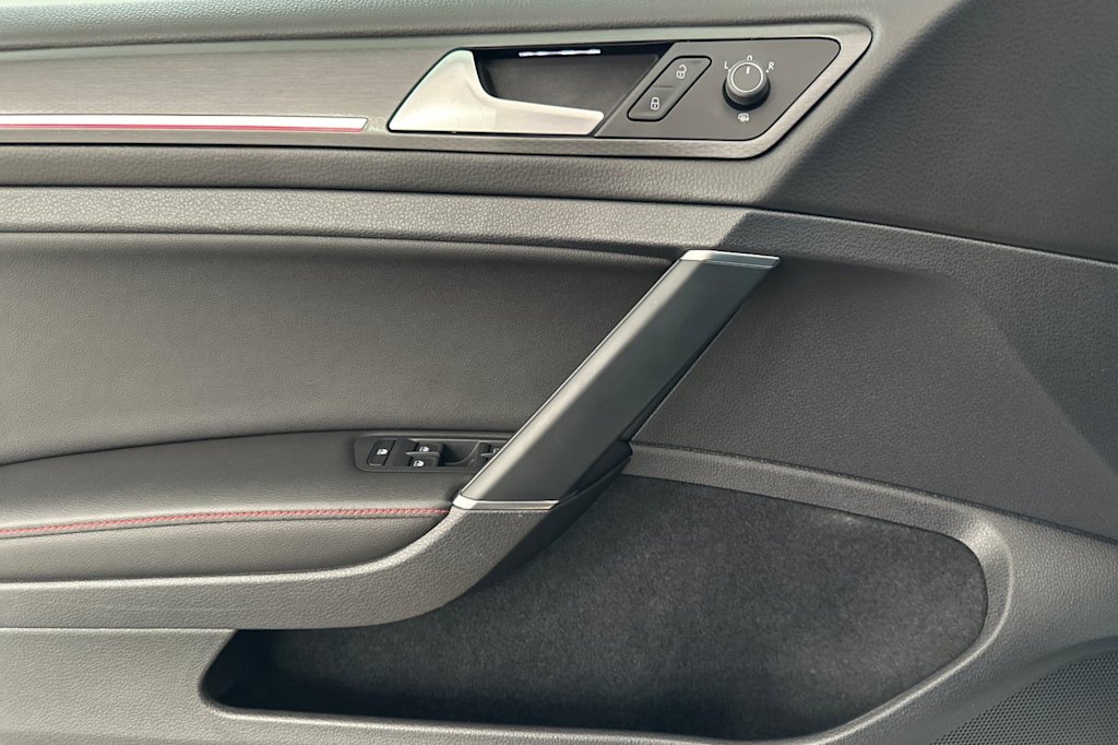 Thumbnail: 2019 Volkswagen Golf - 20