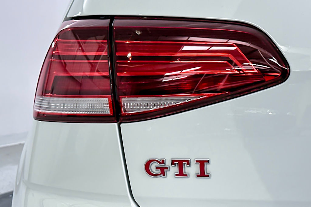 Thumbnail: 2019 Volkswagen Golf - 28