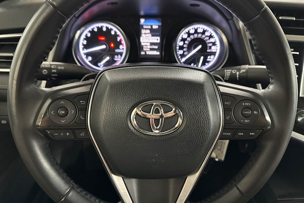 2018 Toyota Camry SE 24