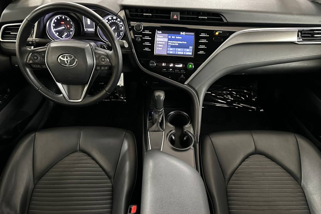 2018 Toyota Camry SE 2