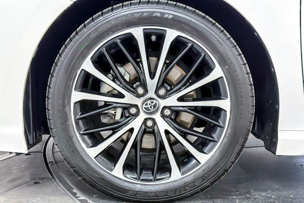 Thumbnail: 2018 Toyota Camry - 8