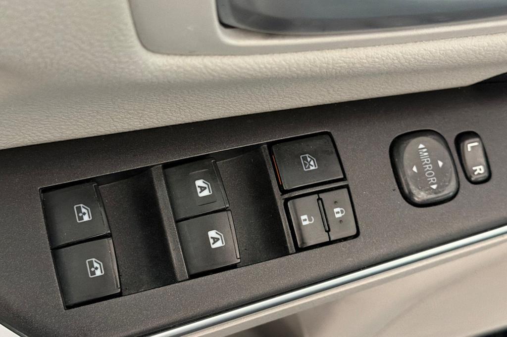 Thumbnail: 2017 Toyota Camry - 21