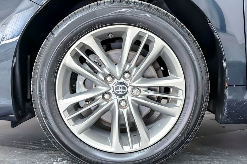 Thumbnail: 2017 Toyota Camry - 7