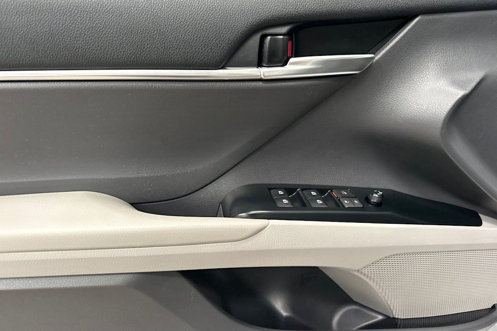 Thumbnail: 2020 Toyota Camry - 21