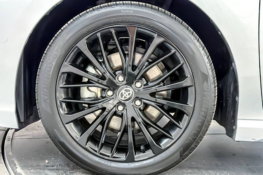 Thumbnail: 2022 Toyota Camry - 8