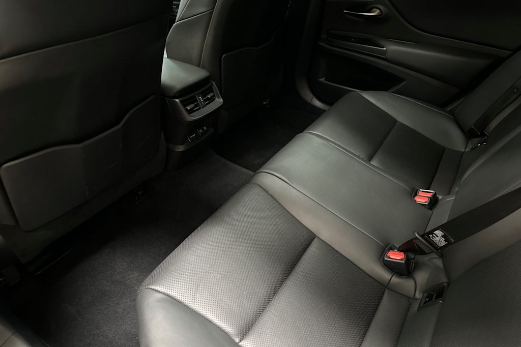 Thumbnail: 2020 Lexus ES - 10