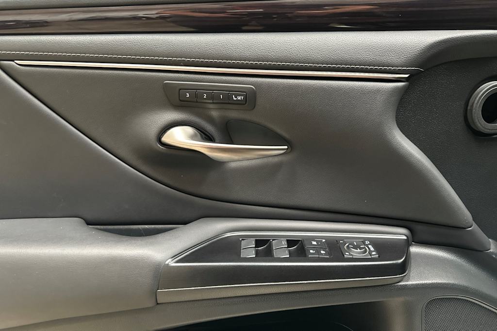 Thumbnail: 2020 Lexus ES - 20